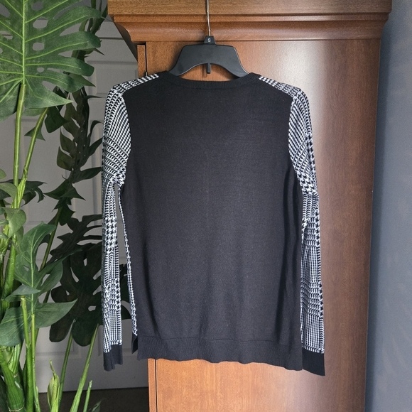 The Limited Black and White Houndstooth Pattern Cardigan Sweater XS - Picture 2 of 6